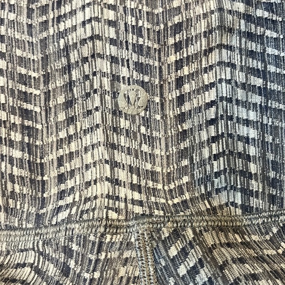 Lululemon crops - Picture 3 of 4